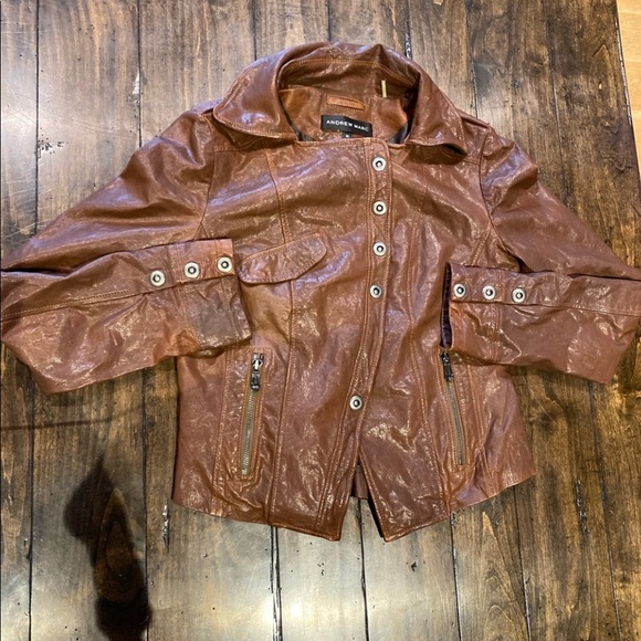 Like New Andrew Marc Leather Jacket size Medium - Picture 3 of 10